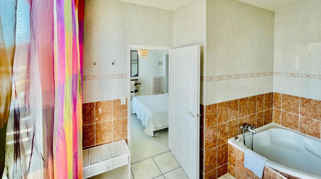 Hotel La Caravelle Logis Biscarrosse Esterno foto